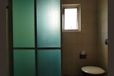 Casa à venda com 300m², 4 quartos e 4 vagasBanheiro 2