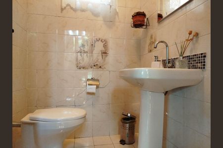 Casa à venda com 300m², 4 quartos e 4 vagasBanheiro 3 - Lavabo