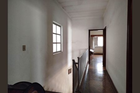 Casa à venda com 300m², 4 quartos e 4 vagasCorredor do pavimento 2