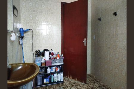 Casa à venda com 300m², 4 quartos e 4 vagasBanheiro 2