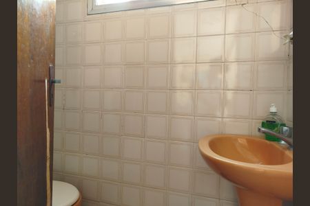 Casa à venda com 300m², 4 quartos e 4 vagasBanheiro 4 - área de serviço