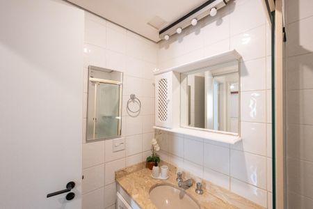 Apartamento à venda com 75m², 3 quartos e 2 vagasBanheiro Social