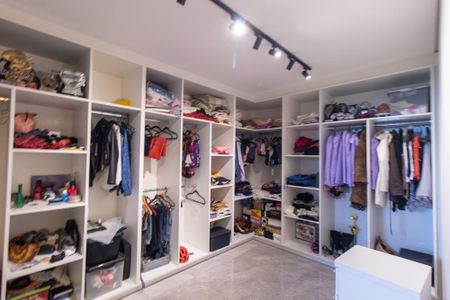 Casa de condomínio para alugar com 215m², 2 quartos e 3 vagasCloset da suíte 2