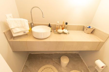 Casa de condomínio para alugar com 215m², 2 quartos e 3 vagasLavabo