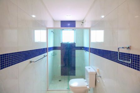 Casa à venda com 383m², 4 quartos e 5 vagasBanheiro da Suíte 2