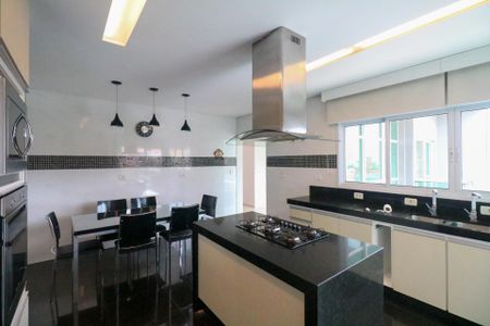 Casa à venda com 383m², 4 quartos e 5 vagasCozinha