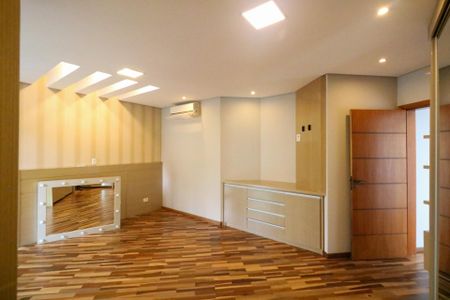 Casa à venda com 383m², 4 quartos e 5 vagasSuíte 1