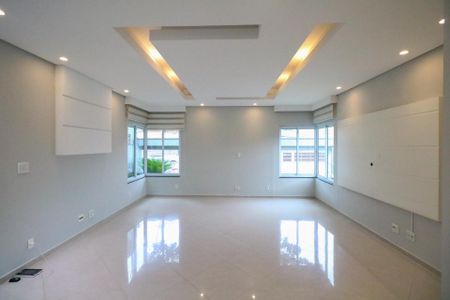 Casa à venda com 383m², 4 quartos e 5 vagasSala