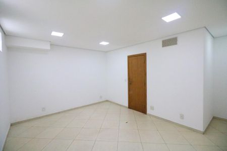 Casa à venda com 383m², 4 quartos e 5 vagasQuarto de Serviço