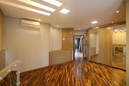 Casa à venda com 383m², 4 quartos e 5 vagasSuíte 1