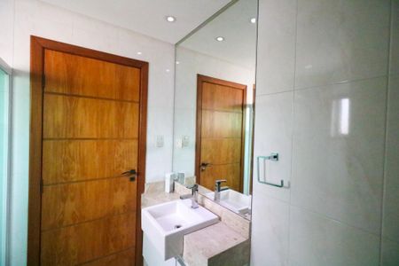 Casa à venda com 383m², 4 quartos e 5 vagasBanheiro da Suíte 3