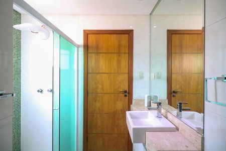 Casa à venda com 383m², 4 quartos e 5 vagasBanheiro da Suíte 3