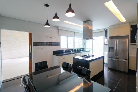 Casa à venda com 383m², 4 quartos e 5 vagasCozinha