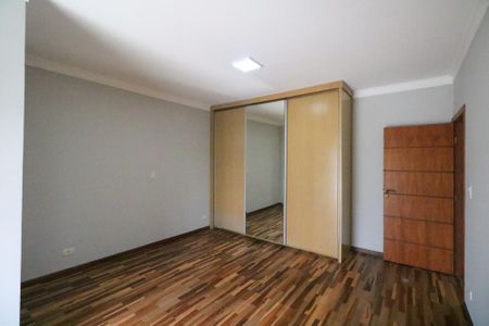 Casa à venda com 383m², 4 quartos e 5 vagasSuíte 2