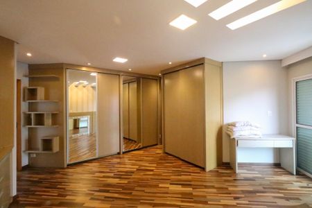 Casa à venda com 383m², 4 quartos e 5 vagasSuíte 1