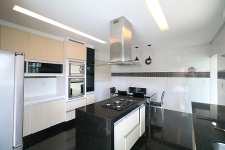 Casa à venda com 383m², 4 quartos e 5 vagasCozinha