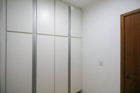 Casa à venda com 383m², 4 quartos e 5 vagasQuarto de Serviço