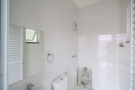 Casa à venda com 383m², 4 quartos e 5 vagasBanheiro de Serviço