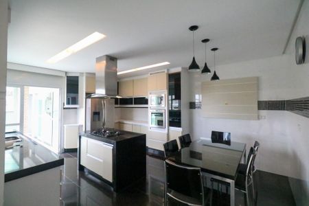 Casa à venda com 383m², 4 quartos e 5 vagasCozinha