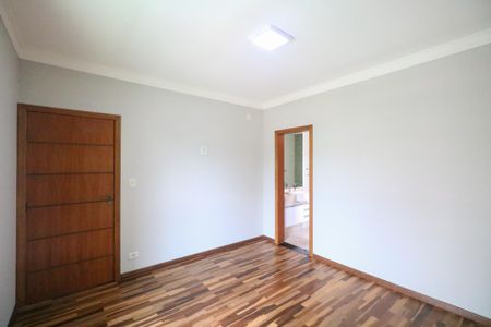 Casa à venda com 383m², 4 quartos e 5 vagasSuíte 3