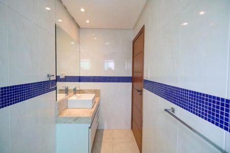 Casa à venda com 383m², 4 quartos e 5 vagasBanheiro da Suíte 2