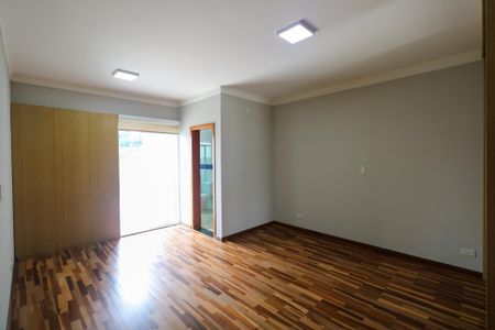 Casa à venda com 383m², 4 quartos e 5 vagasSuíte 2