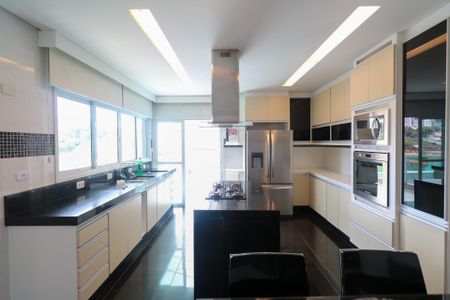 Casa à venda com 383m², 4 quartos e 5 vagasCozinha