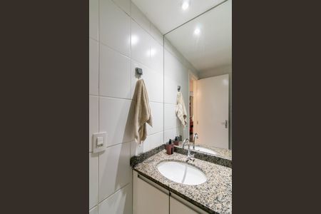 Apartamento à venda com 77m², 3 quartos e 2 vagasBanheiro 