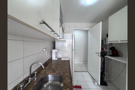 Apartamento à venda com 81m², 2 quartos e 1 vaga Apartamento à venda com 81m², 2 quartos e 1 vagaCozinha e Área de Serviço