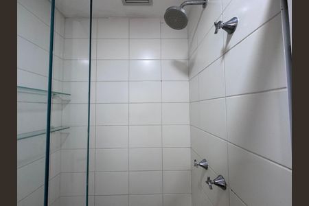Apartamento à venda com 81m², 2 quartos e 1 vaga Apartamento à venda com 81m², 2 quartos e 1 vagaBanheiro Social