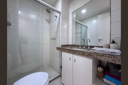 Apartamento à venda com 81m², 2 quartos e 1 vaga Apartamento à venda com 81m², 2 quartos e 1 vagaBanheiro Social