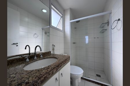 Apartamento à venda com 81m², 2 quartos e 1 vaga Apartamento à venda com 81m², 2 quartos e 1 vagaSuite - banheiro