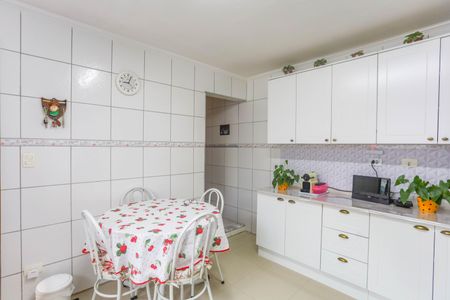 Casa à venda com 126m², 3 quartos e 3 vagasCozinha 