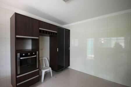 Casa à venda com 111m², 3 quartos e 3 vagasCozinha - Armários