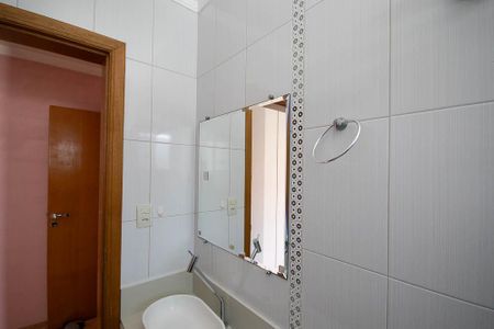 Casa à venda com 111m², 3 quartos e 3 vagasBanheiro 2