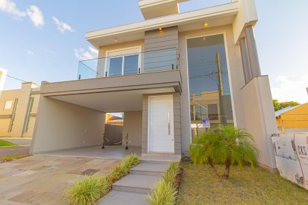 Casa de condomínio à venda com 228m², 3 quartos e 2 vagas Casa de condomínio à venda com 228m², 3 quartos e 2 vagasFachada