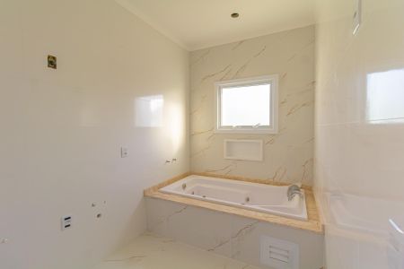 Casa de condomínio à venda com 228m², 3 quartos e 2 vagas Casa de condomínio à venda com 228m², 3 quartos e 2 vagasBanheiro da Suíte 1