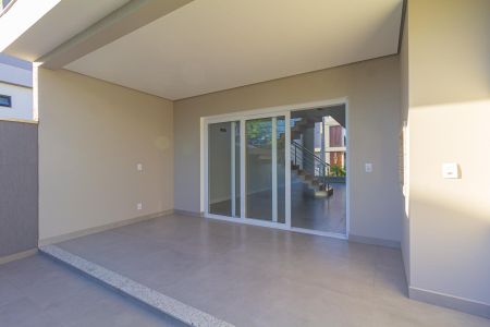 Casa de condomínio à venda com 228m², 3 quartos e 2 vagas Casa de condomínio à venda com 228m², 3 quartos e 2 vagasVaranda da Suíte 3