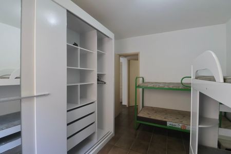 Quarto de apartamento para alugar com 1 quarto, 56m² em Jardim Belmar, Guarujá