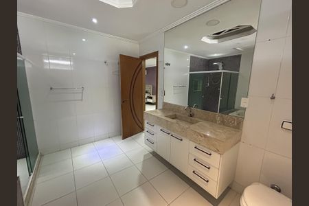 Casa para alugar com 266m², 4 quartos e 4 vagasBanheiro da Suíte