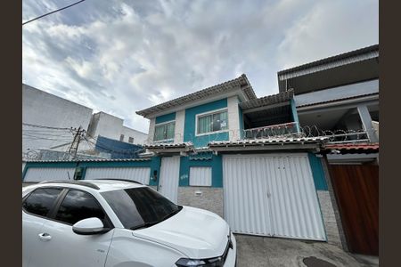 Casa para alugar com 266m², 4 quartos e 4 vagasFachada + Placa