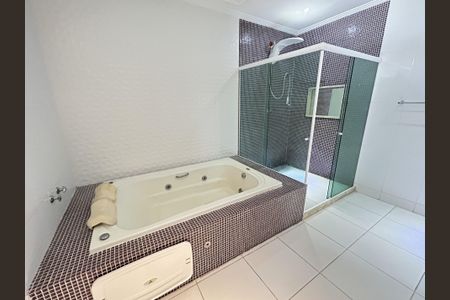 Casa para alugar com 266m², 4 quartos e 4 vagasBanheiro da Suíte