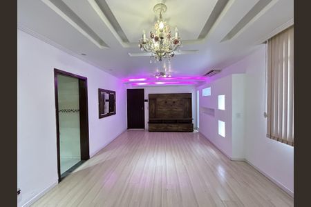 Casa para alugar com 266m², 4 quartos e 4 vagasSala