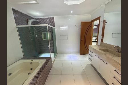 Casa para alugar com 266m², 4 quartos e 4 vagasBanheiro da Suíte
