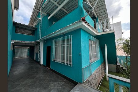 Casa para alugar com 266m², 4 quartos e 4 vagasFachada