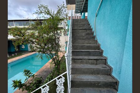 Casa para alugar com 266m², 4 quartos e 4 vagasEscada