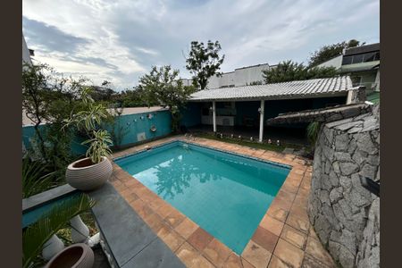 Casa para alugar com 266m², 4 quartos e 4 vagasPiscina