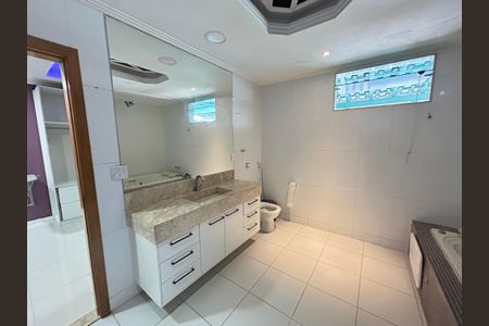 Casa para alugar com 266m², 4 quartos e 4 vagasBanheiro da Suíte
