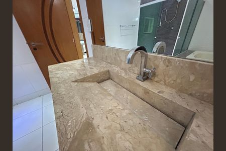 Casa para alugar com 266m², 4 quartos e 4 vagasBanheiro da Suíte