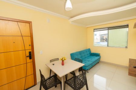 Sala de apartamento à venda com 2 quartos, 49m² em Cabral, Contagem
